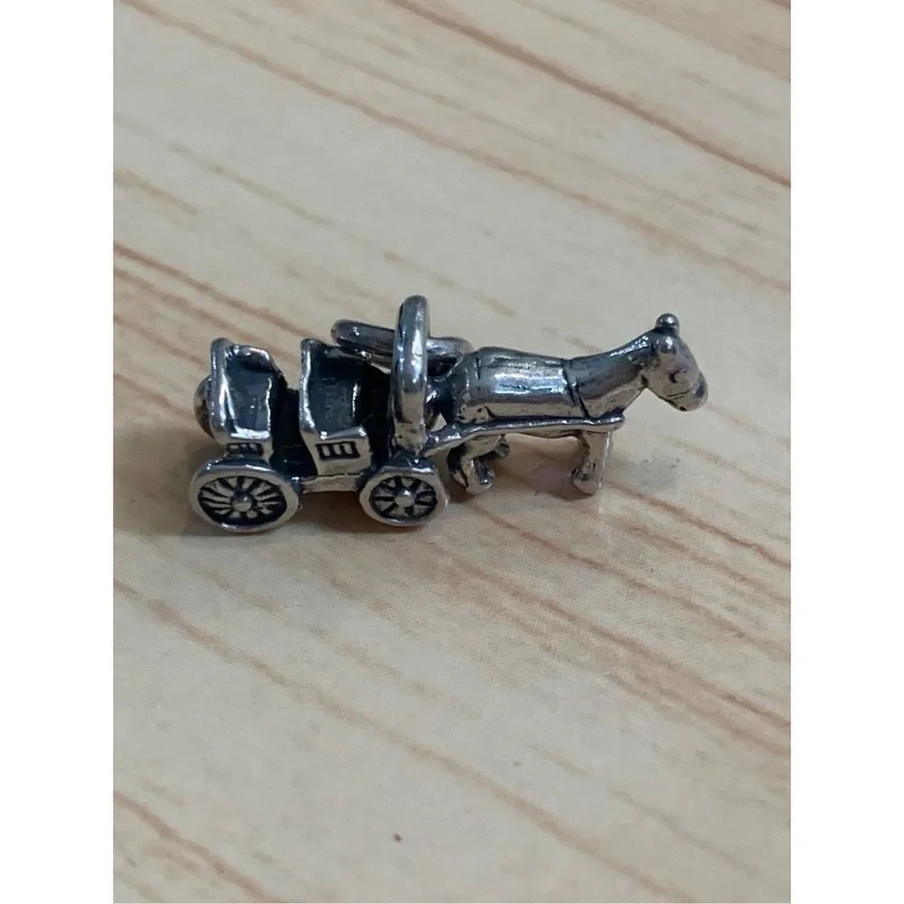 independent horse buggy